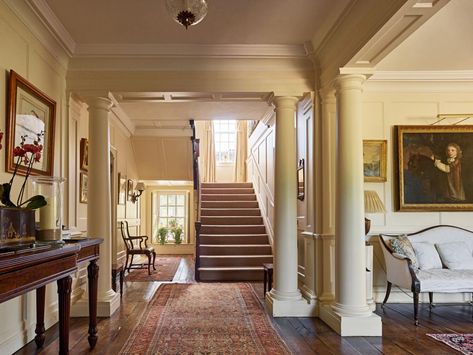 New England Style Homes, Traditional Staircase, Living Room Ornaments, Entry Hallway, New England Style, Hall Decor, Decorating Shelves, California Cool, Greek Revival