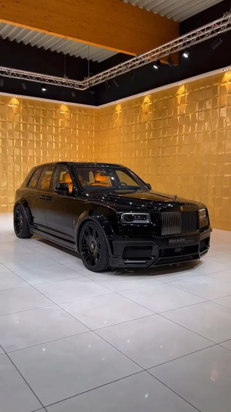 Rolls Royce Suv, Rolls Royce Wallpaper, Tokyo Drift Cars, Luxury Cars Rolls Royce, Rolls Royce Cullinan, Car Organization, Top Luxury Cars, Pimped Out Cars, Car Decorations