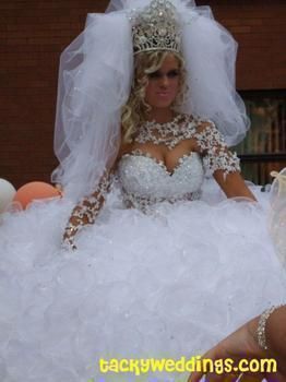 Gypsy Dresses. Worst Wedding Photos, Crazy Wedding Photos, Ugly Wedding, Ugly Wedding Dress, Tacky Wedding, Ugly Dresses, Wedding Fail, Thailand Wedding, Top Wedding Dresses