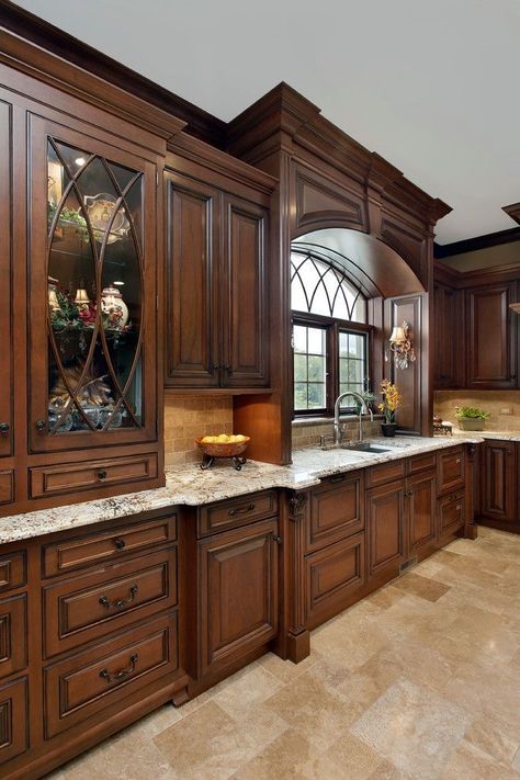 Cherry Cabinets Kitchen Light Floors, Italian Country Kitchen, Tuscan Kitchen Design, Kitchen Window Design, Italian Country, Kabinet Dapur, Tuscan Kitchen, Dream Kitchens Design, Tuscan Inspired