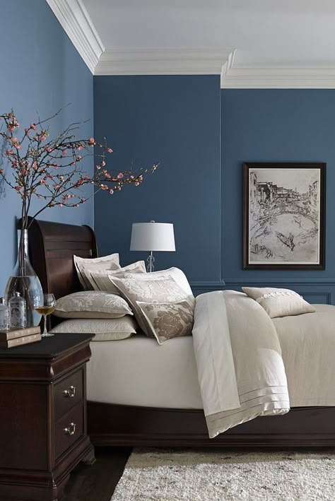 bedroom paint colors relaxing with dark furniture Bedroom With Blue Walls, Boys Bedroom Colors, Blue Bedroom Colors, Small Bedroom Colours, Backpack Europe, Packing Videos, Bedroom Paint Colors Master, Best Bedroom Colors, Bedroom Colours