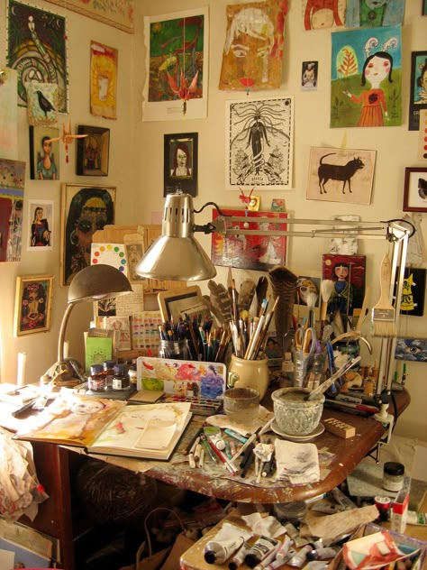 Lynne Hoppe's studio. This tiny little creative corner is so wonderful. Art Studio Space, Art Studio Room, Studio Room, My Art Studio, Studio Space, Room Inspiration Bedroom, My New Room, Creative Space, Dream Room