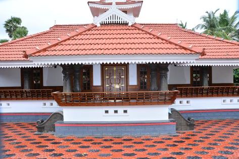 Manufactured Home Porch, Home Architecture Styles, Kerala Traditional House, Barn Dominium, Kerala Home Design, Low Budget House, Kerala Architecture, Double Story House, Pvc Design