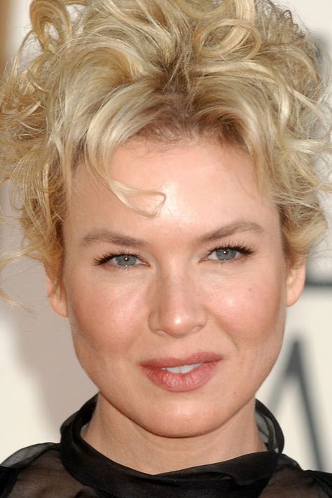 Plastic Surgery Pictures, Bad Celebrity Plastic Surgery, Celebrity Surgery, Grey Hair And Glasses, Renée Zellweger, Botox Before And After, Plastic Surgery Gone Wrong, Hair Mistakes, Celebrity Plastic Surgery