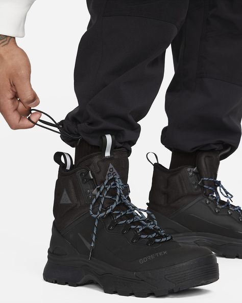 Nike ACG "Smith Summit" Men's Cargo Pants. Nike.com Nike Acg Boots, Tactical Fashion, Men's Cargo Pants, Techwear Fashion, Pants Nike, Cargo Pants Outfit, Mens Cargo, Nike Acg, Cargo Pants Men