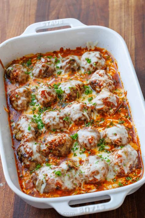 Meatballs Parmesan combines the best Italian dishes into one easy casserole. Homemade saucy Parmesan Meatballs topped with gooey cheese. Meatballs Parmesan, Meatball Dinner Recipes, Bechamel Recipe, Best Italian Dishes, Easy Italian Meatballs, Meatball Casserole Recipe, Baked Italian Meatballs, Italian Casserole, Chicken Parmesan Meatballs