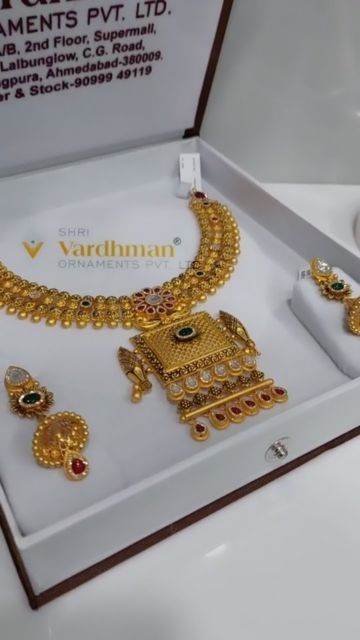 Gold Necklace Set Bridal, Indian Gold Jewellery Design, Unique Gold Jewelry Designs, Haldi Outfits, Health Chart, Angrakha Style, Bridal Necklace Designs, Gold Bangles For Women, New Gold Jewellery Designs