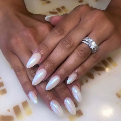 Hailey Bieber Nails Opi, Opi Tin Man Chrome, Milky Glazed Donut Nails, Milky White Pearl Nails, White Glazed Nails, Pearl Colored Nails, Hailey Bieber Nails Pearl, Milky White Chrome Nails, Haley Bieber Nails