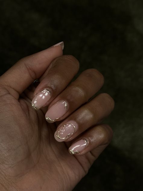 #biab #nails #nailsinspire #gold #naturalnails #nailssummerdesign #aesthetic #gold Short Nails For Bridesmaid, Gold Chrome Powder Nails, Gold Nails Gel Short, Almond Biab Nails Designs, Chrome On Short Nails, Biab On Natural Nails, Gold Detailed Nails, Biab Almond Nail, Minimal Gold Nails