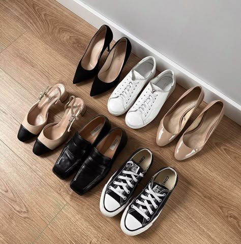 Essential Footwear Women, Minimal Shoe Collection, Capsule Shoes 2024, Minimalist Shoes Women, Basic Shoes To Have, Capsule Shoe Wardrobe, Must Have Shoes For Women, Minimalist Wardrobe Women, Capsule Shoes