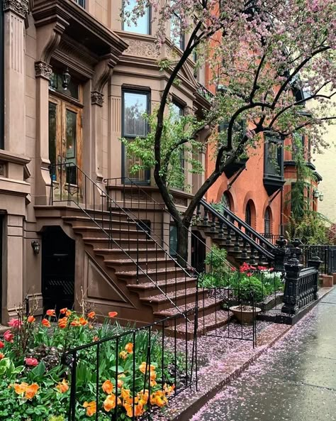 New York Brownstone Aesthetic, Brownstone Aesthetic, Nyc Brownstone, New York Brownstone, New York Townhouse, Apartment Plan, Park Slope Brooklyn, Townhouse Exterior, Brooklyn Brownstone