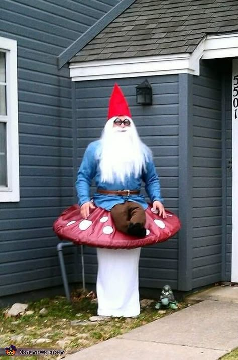 Diy Gnome Costume, Garden Gnome Halloween Costume, Garden Gnomes Costume, Gnome Costume, Gnome Halloween, Scarecrow Costume, Diy Gnome, Clever Halloween, Clever Halloween Costumes