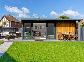 Garden Office Ideas for 2024 | Green Retreats Garden Office Ideas, Garden Office Shed, Team Office, Chill Out Room, Building Green, Therapy Business, Garden Room Ideas, Office Shed, Garden Pods