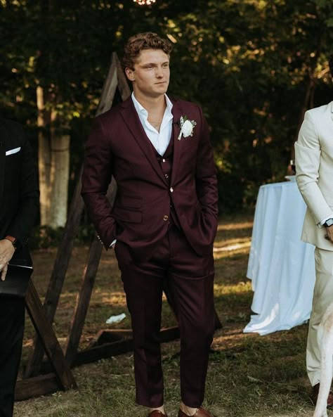 INDOCHINO (@indochino) • Instagram photos and videos Burgundy Suit Wedding, Burgundy Suit Men, Black Groomsmen Suits, Creative Black Tie, Wedding Farmhouse, Suits Groom, Black Suit Men, Wedding October, Farmhouse Vibes