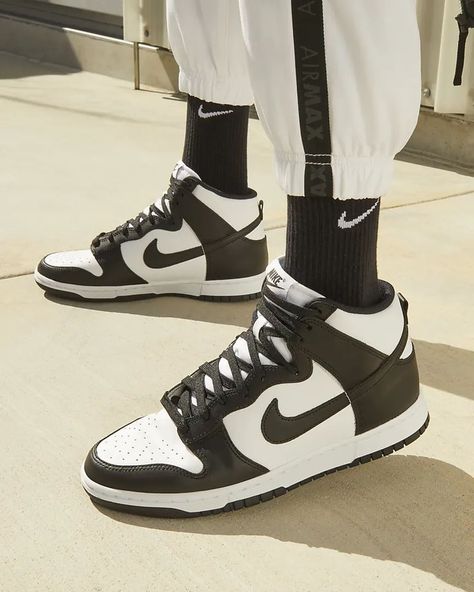 Tenis Nike Dunk, Nike Dunk High Panda, Nike Dunks High, Nike Panda, Aesthetic Gray, Angels Friends, Basketball Icon, Nike High Tops, Tenis Nike