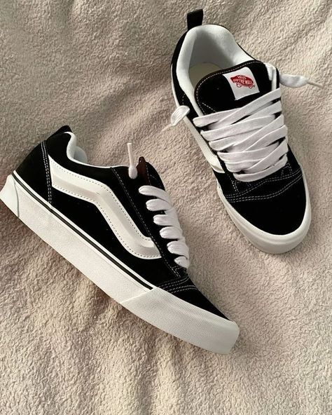 Vans Aesthetic, Vans Old School, Tenis Vans, Dream Style, Old Skool, Urban Fashion, Men's Sneakers, The Streets, A Style