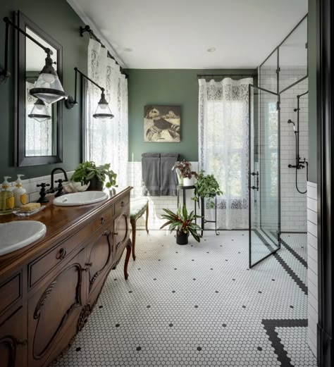 Black and White Traditional Walk-In Shower by Michelle Dirkse Interior Design | Seattle Historic Landmark Home . Black and white subway tile, black exposed shower plumbing, wood vanity cabinet, black shower glass frame. Victorian Bathroom, Large Bathroom, Kitchen Bathroom Remodel, Green Bathroom, Vintage Bathroom, White Tiles, Traditional Bathroom, Bathroom Inspo, Bathroom Reno