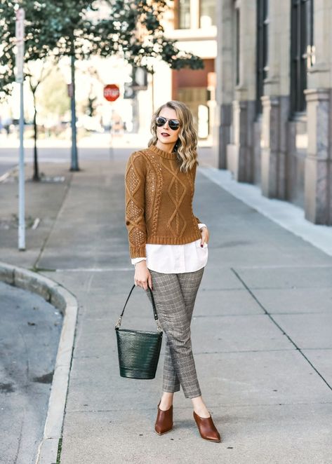 how to style plaid pants for fall, fall work wear Plaid Shoes Outfit, How To Style Plaid Pants, Plaid Pants Outfit, Fall Workwear, Look Office, Look Retro, Trendy Fall Outfits, Plaid Fashion, Casual Work Outfits