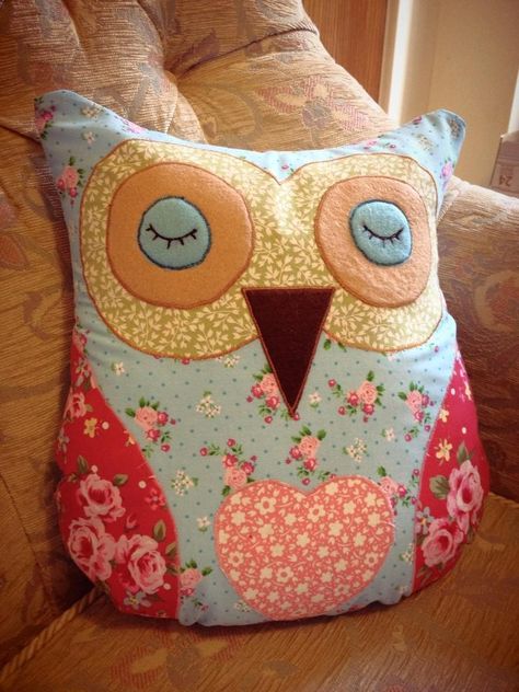 Diy For Sale, Owl Sewing, Owl Cushion, Patch Pillow, Applique Cushions, Sewing Cushions, Felt Owls, Owl Fabric, Owl Pillow