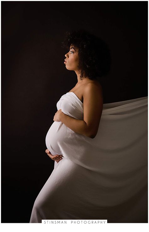 Maternity Shoot Black Background, Black Background Maternity Photos, Sheet Maternity Shoot, White Flowing Dress, Studio Maternity Shoot, Natural Mom, Maternity Photography Outdoors, Maternity Photography Studio, Neutral Dress