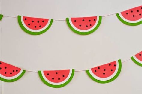 Sugar Confetti: Watermelon Garland Watermelon Garland, Craft Ideas For Beginners, National Watermelon Day, Watermelon Crafts, Aesthetic Paper, Tropical Theme Party, Watermelon Day, Watermelon Birthday Parties, Floating Decorations