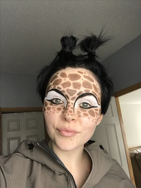 Giraffe Makeup, Tomato Cage Ghost, Giraffe Face, Animal Face Paintings, Giraffe Costume, Animal Makeup, Ghost Diy, Face Painting Easy, Kids Face Paint