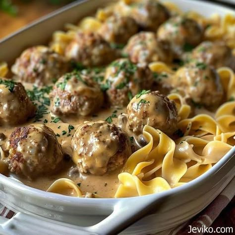 Swedish Meatballs with Egg Noodles - A Beloved Comfort Food Meatballs And Noodles, Hamburger And Potatoes, Meatball Dishes, Egg Noodle Recipes, Meatballs And Gravy, Meatball Pasta, Swedish Meatballs, Beef Casserole, Beef Dinner