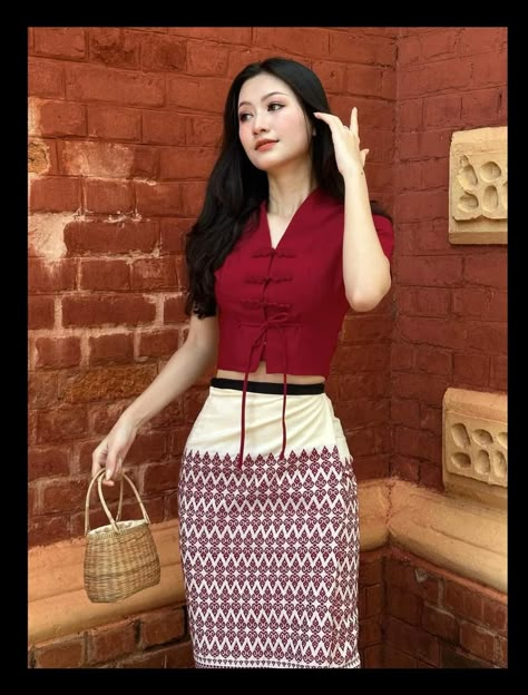 Burma Dress, Pretty Dresses Casual, Myanmar Clothes, Burmese Clothing, Traditional Dresses Designs, Girls Dress Outfits, Myanmar Traditional Dress, Sunday Dress, Myanmar Dress Design