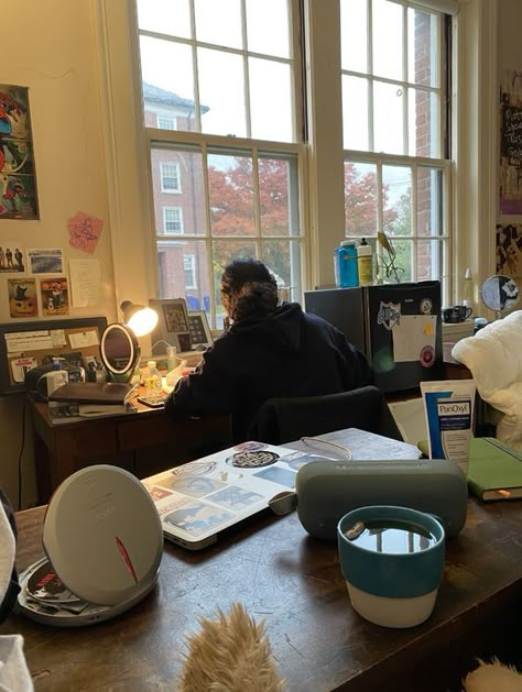 Getting Into Dream College Aesthetic, Fall At College, Fall Student Aesthetic, Cozy College Aesthetic, College Life Aesthetic Dorm, University Dorms Aesthetic, College Work Aesthetic, Reed College Aesthetic, Autumn College Aesthetic