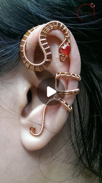 Diy Ear Cuff Tutorial How To Make, Snake Wire Wrap, Wire Snake, Ear Cuff Tutorial, Ear Cuff Diy, Snake Ear Cuff, Fun And Easy Diys, Snake Ears, Ear Cuff Jewelry