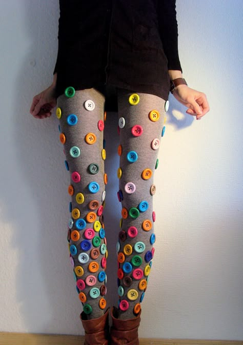 . Pola Top, Button Pants, Stylish Socks, Diy Buttons, Crazy Socks, Fashion Tights, Button Art, Button Crafts, Diy Fashion