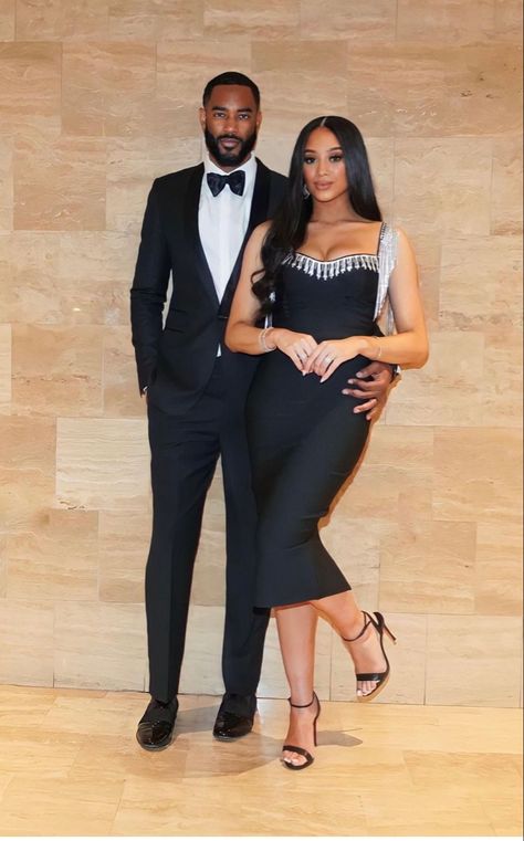 Out for evening elegance 🌃 Couples Elegant Outfits Classy, Couple Elegant Outfits, Elegant Couple Photoshoot Classy, Couple Formal Outfits, Couple Outfits Matching Classy, Couple Chic, Black People Weddings, Engagement Photo Shoot Poses, Rich Couple