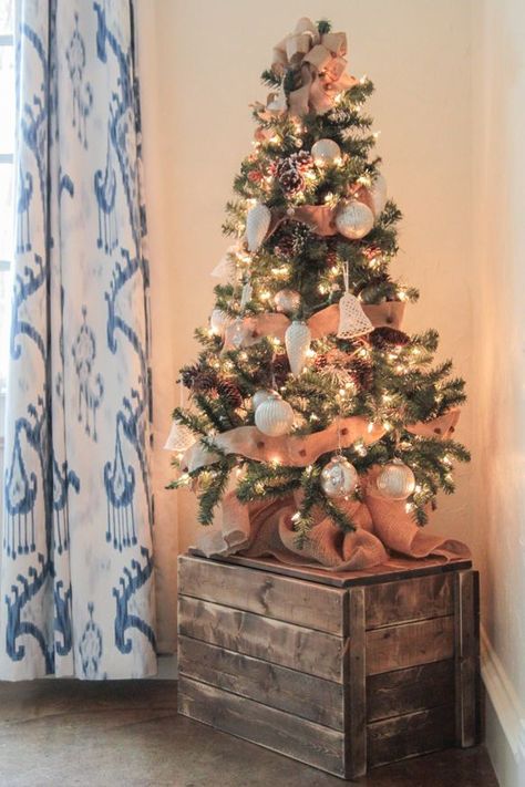 25 Small Christmas Trees Decorated - Ideas for Mini Holiday Trees to Decorate Tree Placement, Small Christmas Trees Decorated, Tiny Christmas Trees, Tree Display, Christmas Decorations Apartment, Small Christmas Tree, Christmas Apartment, Tabletop Christmas Tree, Fabulous Christmas