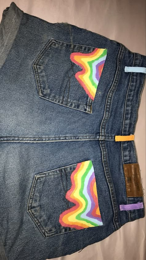 Pants With Paint Design, Pride Painted Jeans, Pride Jeans Diy, Diy Jeans Painting, Diy Jean Painting, Painting Shorts Ideas, Jean Shorts Painting Ideas, Jeans Painting Aesthetic, Painted Jean Ideas