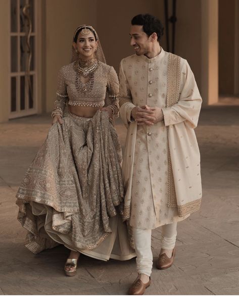 Indian Wedding Couple Dress, Indian Wedding Outfit Bride And Groom, Groom Shaadi Outfit, Sherwani And Lehenga Combo, Trending Sherwani For Groom, Indian Sherwani Wedding, Men Wedding Photoshoot, Hindu Wedding Photography India, Indian Groom Outfit Ideas