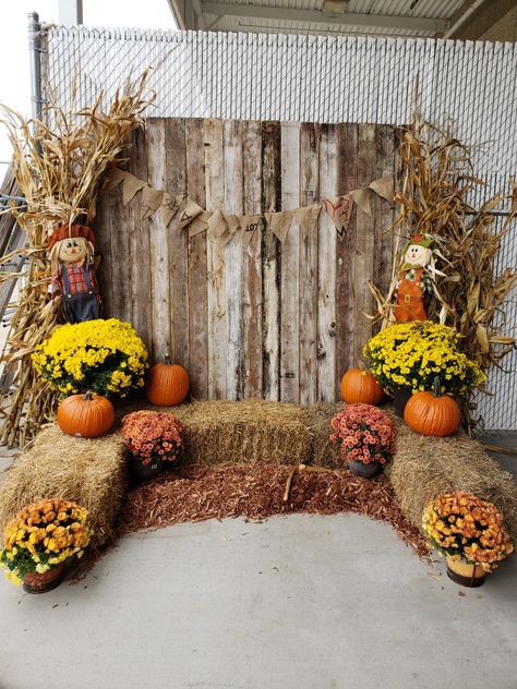 Fall photo booth set up Fall Photo Booth, Fall Festival Party, Fall Festival Decorations, School Fall Festival, Fall Festival Games, Fall Festival Ideas, Fall Backdrops, Fall Harvest Party, Fall Carnival