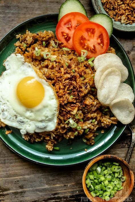 Nasi Goreng (Authentic Indonesian Fried Rice) Asian Chicken Recipes Easy, Nasi Goreng Recipe, Indonesian Fried Rice, Tasty Fried Rice, Authentic Asian Recipes, Asian Chicken Recipes, Kecap Manis, Asian Noodle Recipes, Takeout Food