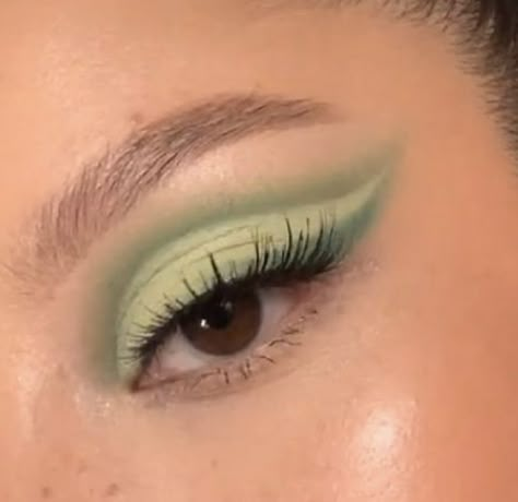 Green Light Makeup, Tiana Makeup, Cute Eye Makeup, Swag Makeup, Smink Inspiration, Green Makeup, Pinterest Makeup, Eye Makeup Designs, Dope Makeup