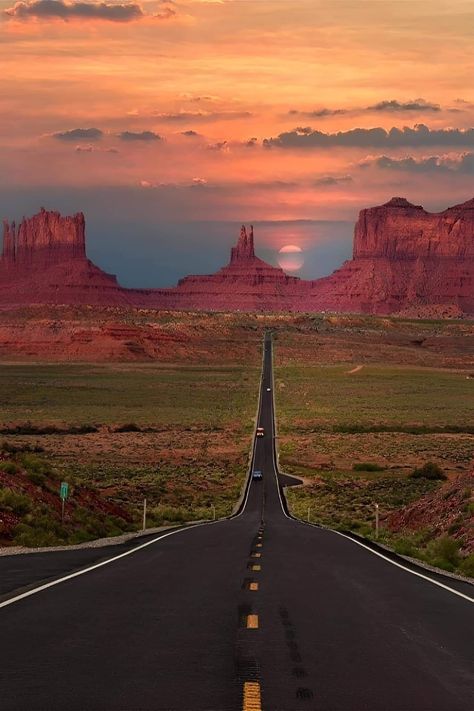 Monument Valley Arizona, Historic Route 66, Arte Van Gogh, Nature Aesthetic, Route 66, Malaga, Nature Photos, Beautiful Landscapes, Cool Places To Visit