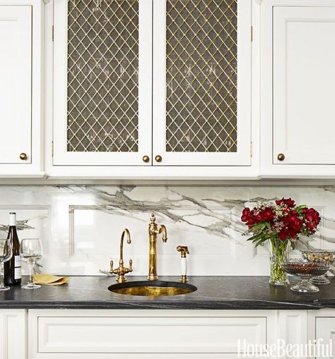 Trends We Love: Wire Mesh Cabinets Chicken Wire Cabinets, Mesh Cabinet, Luxe Kitchen, Honey Oak, Kitchen Details, Butlers Pantry, White Kitchen Design, Butler Pantry, Kitchen Cabinet Doors