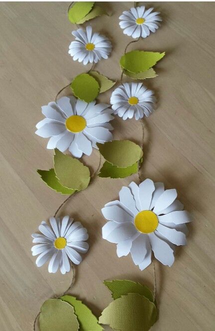 Daisy Flower Craft, Daisy Paper Flowers, Rustic Wedding Decor Ideas, Diy Rustic Wedding, Decorations On A Budget, Paper Daisies, Paper Flower Centerpieces, Paper Daisy, Wedding Decorations On A Budget