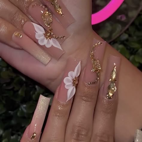 Gold And White Acrylic Nails, Gold Nails Prom, Rose Gold Nails Acrylic, New Year's Eve Nails, Champagne Nails, Quince Nails, Quinceanera Nails, Gold Acrylic Nails, Golden Nails