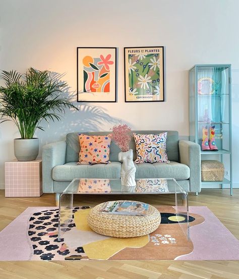 Read the house tour interview with Fumina Tsuji and Scandiboom: Cool pastels meet city chic. #interiordesign #danishpasteldecor #colorfulinterior Pastel Living Room, Pastel Interior, Girly Apartment Decor, Pastel Home Decor, Pink Living Room, Dekorasi Kamar Tidur, Casa Vintage, Apartment Decor Inspiration, Apartment Inspiration