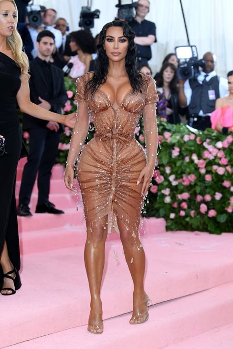 Kim Kardashian and Kanye West at the 2019 Met Gala Estilo Khloe Kardashian, Look Gatsby, Estilo Kim Kardashian, Estilo Kardashian, Kim Kardashian Dresses, Met Gala Dresses, Kim Kardashian Outfits, Gala Outfit, Met Ball