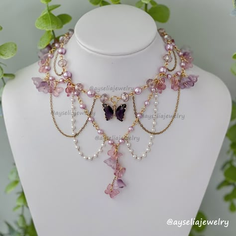 Folklore Necklace 💜 . . . . . #fairycoreaesthetic #fairycorefashion #fairycorejewelry #fairyaesthetic #fairymagic #fairyvibes #dreamyvibes #fairyforest #fairycosplay #fairytalefashion #cottagecoreaesthetics #cottagecorejewelry #beadedjewelry #cottagecorefashion #oldmoney #bridgerton #bridgertonvibe #bridgertonjewelry #gemstonenecklaces #magicjewelry #erastourtaylorswift #magicaljewelry #taylorswiftjewelry #taylorswifterastour #fairycorenecklace #beadednecklaces #taylorswiftfan #princessvibes... Folklore Necklace, Cottage Core Jewelry, Jewelry Ideas To Make, Shiny Jewelry, Wire Wrapped Jewelry Diy, Diy Friendship Bracelets Patterns, Bracelet Inspo, Fairy Jewelry, Jewellery Sketches