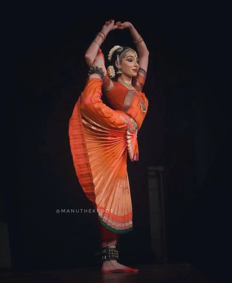 Yellow Bharatnatyam Costume, Bharatnatyam Poses For Photoshoot, Arangetram Costumes, Bharat Natyam, Dancer Quotes, Bharatanatyam Costume, Indian Classical Dancer, Bharatanatyam Poses, Indian Women Painting