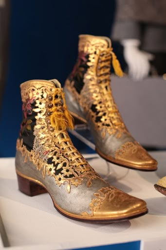 (A/B) Pair of man's silvered leather and black silk brocade ankle boots with gold gilded leather; gilding of floral motif with a daisy-like flower off-set ... Victorian Mens Shoes, Victorian Hats Men, Late Victorian Fashion Men, Golden Elf, 1800s Mens Fashion, Regency Aesthetic, Edwardian Shoes, 19th Century Men, Victorian Men