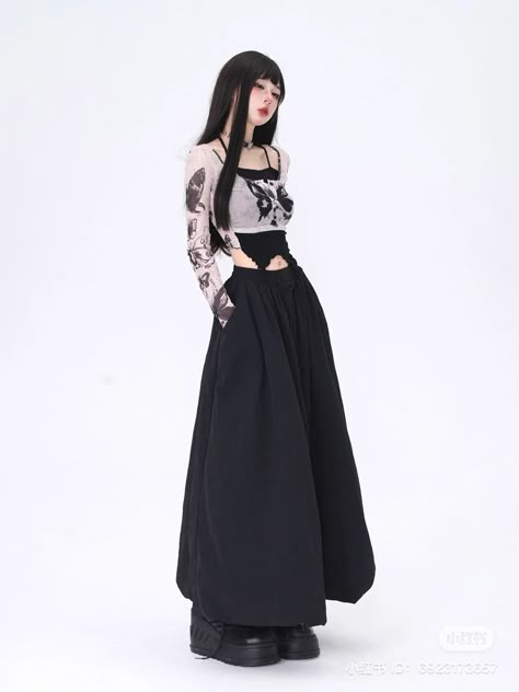 Anime Character Fashion, Japan Alternative Fashion, Mooncore Outfits, Fashion Poses Sketch, Girly Goth Outfits, Boho Pool Party, Later Outfit, Trad Goth Dress, Y2k Fashion Grunge