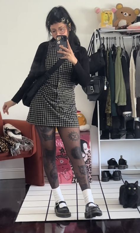 Soft Goth Winter Outfits, Cozy Alt Outfit, Corporate Alternative Fashion, Comfy Goth Outfits, Soft Alternative Outfits, Whimsy Goth Outfit, Corporate Goth Outfits, Cute Alternative Outfits, Grunge Fall Outfits