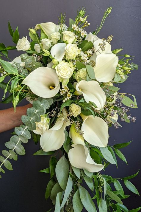 Cascade Wedding Bouquet Calla Lily, Bouquet Wedding Calla Lilies, Lilly Flower Bouquet White Lilies, Alcatraz Wedding Bouquet, Dahlia And Calla Lily Bouquet, Calle Lily Bouquet, Cascading Calla Lily Bouquet, Calla Lily And Hydrangea Bouquet, Cala Lilies Wedding Decor